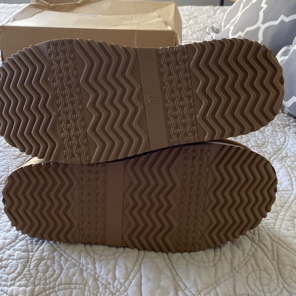 Cozy Tan Slip-On Shoes with Red Accents - Picture 5 of 6